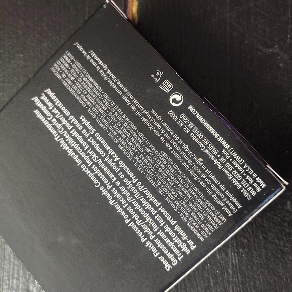 Bobbi Brown Sheer Finish Pressed Powder- SOFT PORCELAIN SHADE - Picture 5 of 11